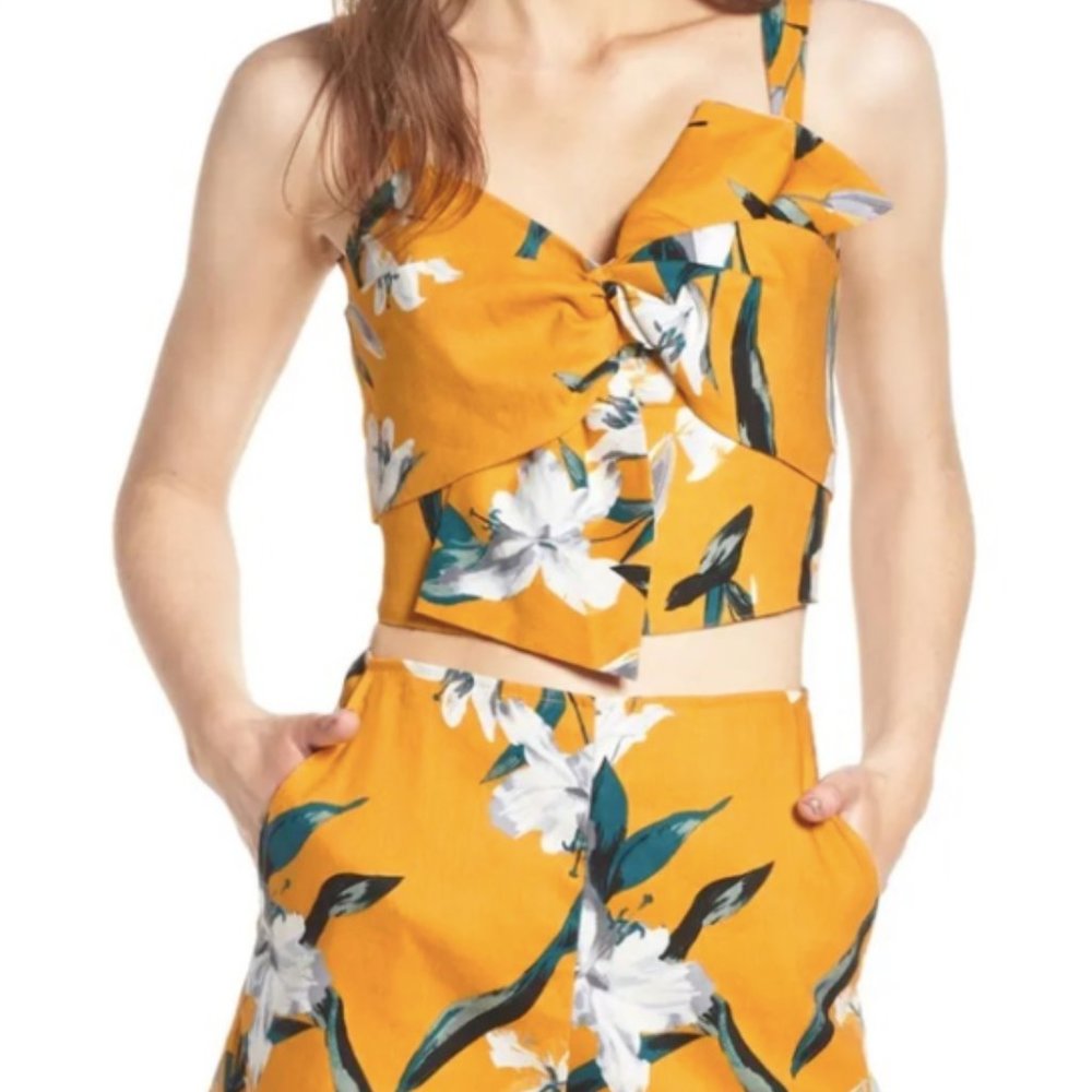 Leith Twisted Sculpture Crop Top